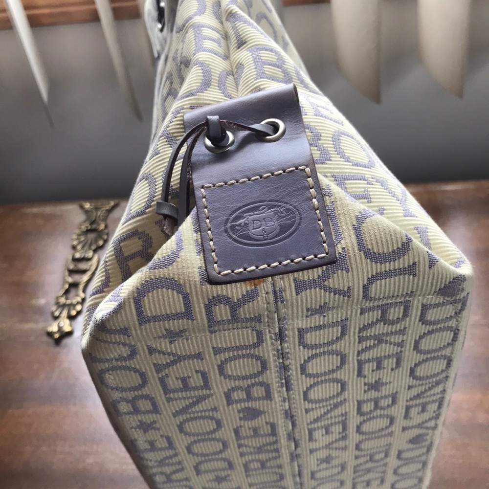 Beautiful Dooney & Bourke Bag - Picture 2 of 8